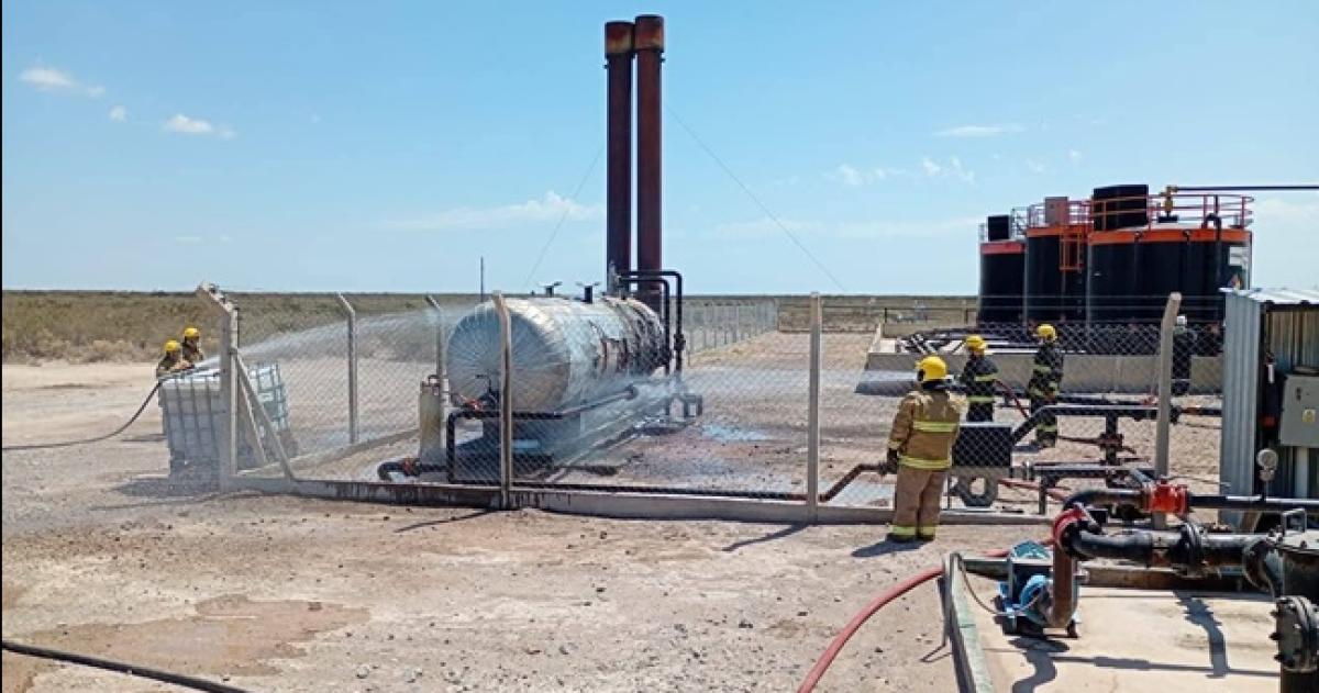 Una dotación de bomberos de 25 de Mayo trabajó en el yacimiento
