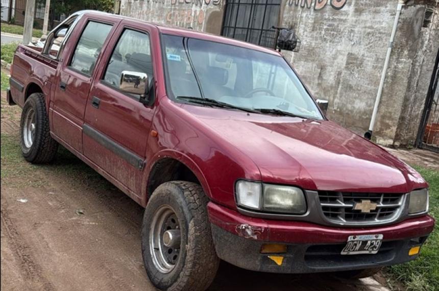 El dueño de la camioneta dio aviso a la policía cuando vio a los sospechosos dentro del vehículo
