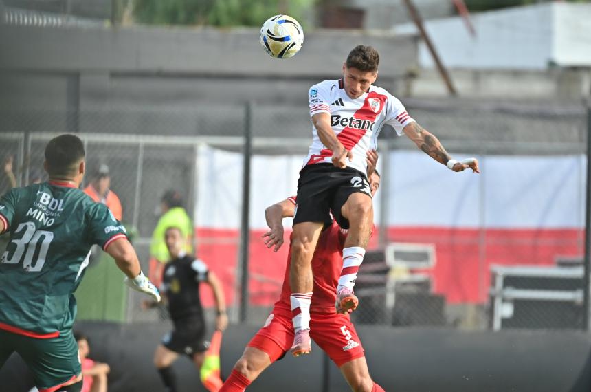 Montiel conecta el centro de Quintero y vence a Miño para el 1-0 final