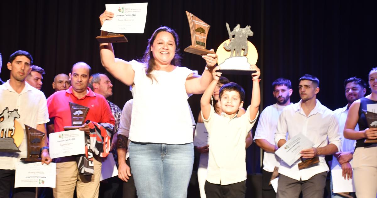 Tomaacutes Quinteros se quedoacute con el Caldeacuten de Oro 2025 en la entrega del Ciacuterculo de Periodistas Deportivos