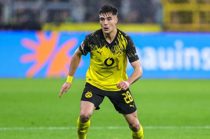 Anselmino jugó 10 partidos y anotó un gol en Dortmund