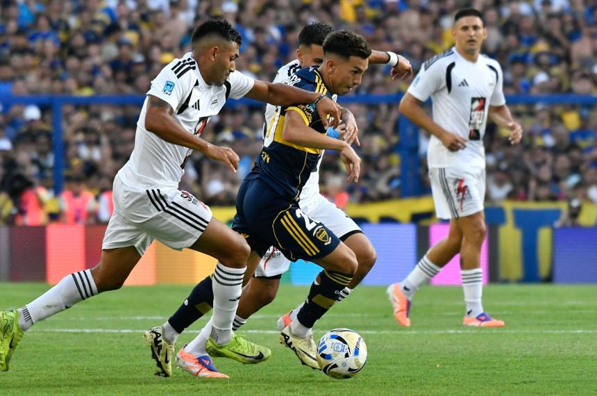 Boca tuvo chances pero no pudo romper el cero ante Riestra