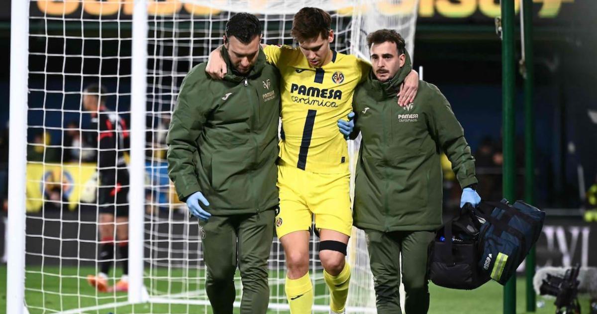 El defensor fue reemplazado durante el primer tiempo en la derrota ante Real Madrid