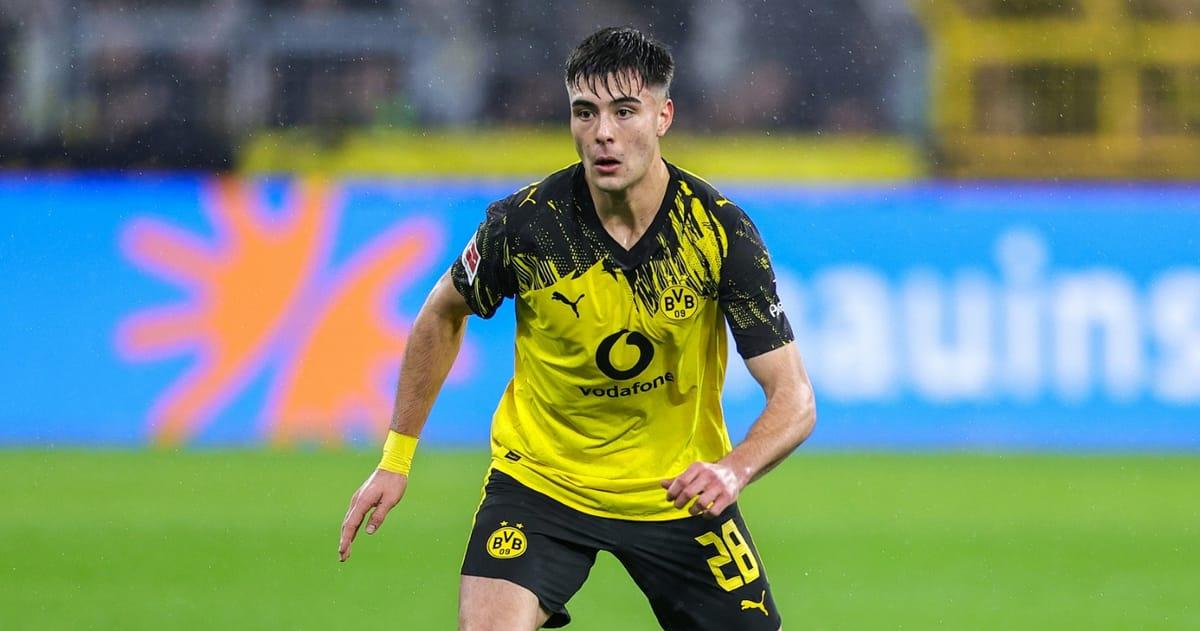 Anselmino jugó 10 partidos y anotó un gol en Dortmund