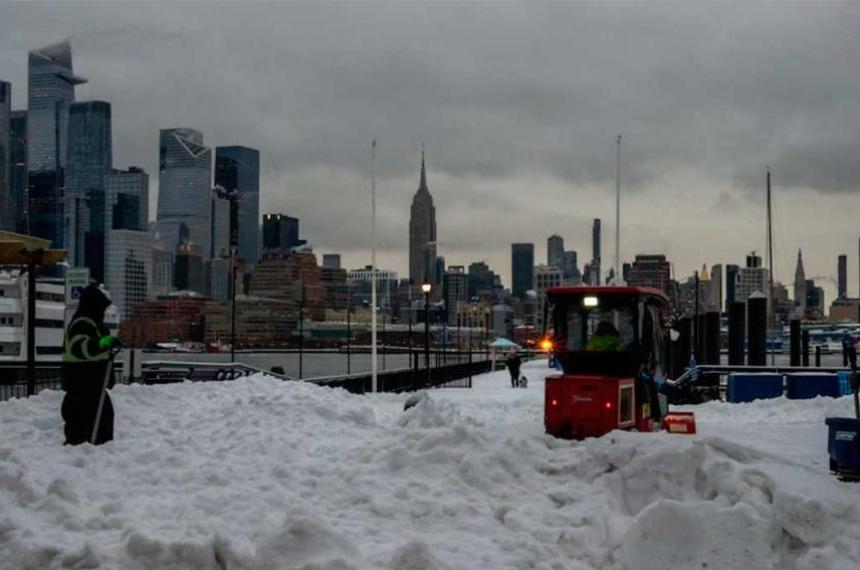 Tormenta invernal histoacuterica en EEUU- al menos 25 muertos y 750 mil hogares sin luz