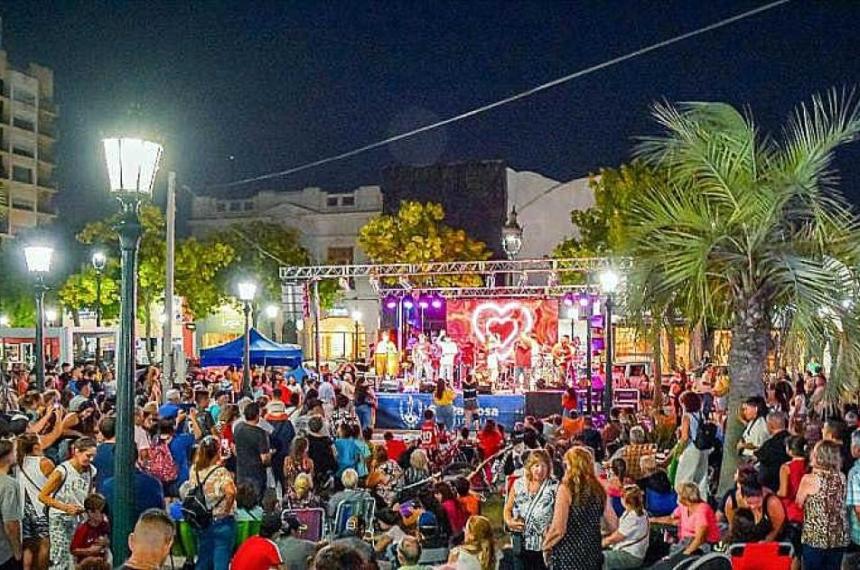 El tradicional ciclo se realiza en la Palza San Martín