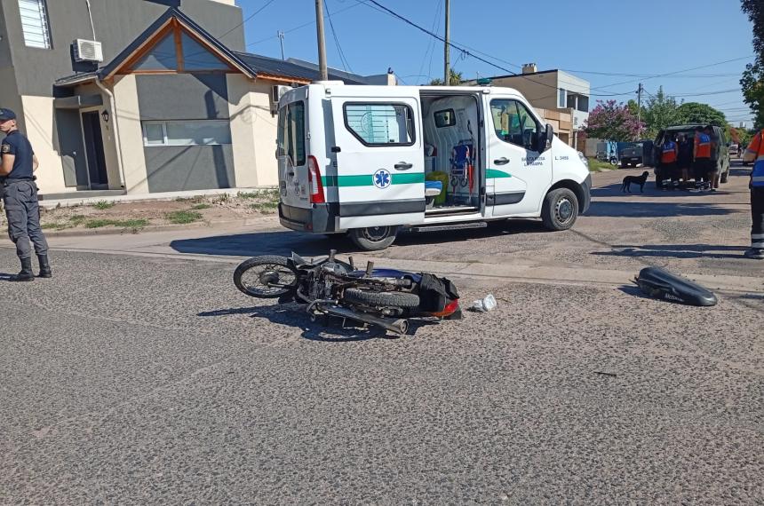 La persona que manejaba la moto fue asistida por el SEM