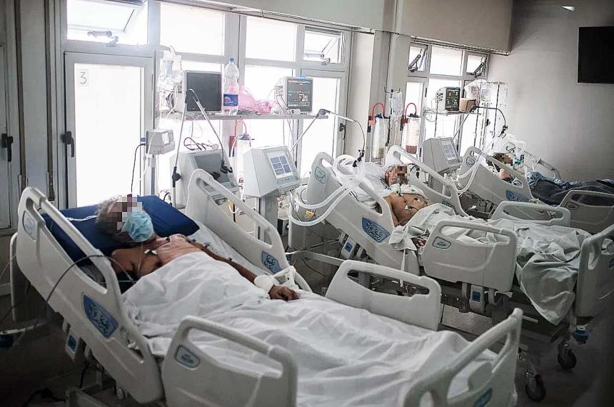 Quedan exactamente en la Argentina 3174 hospitales clínicas y sanatorios- 1740 privados (55-en-porciento-) y 1434 p�blicos (45-en-porciento-)