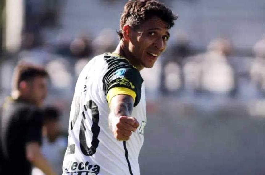 Botta adelantó a Defensa y Justicia ante Riestra