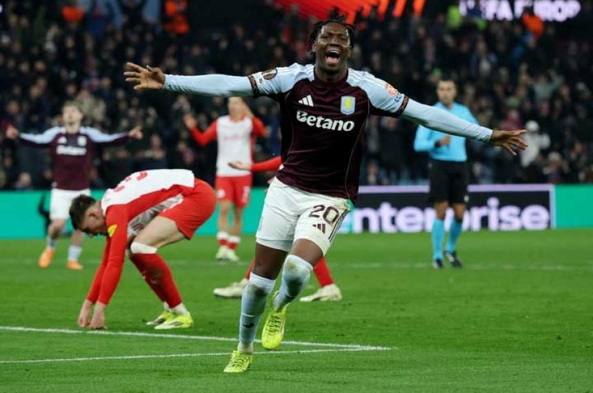 El festejo de Jimoh-Aloba para el 3-2