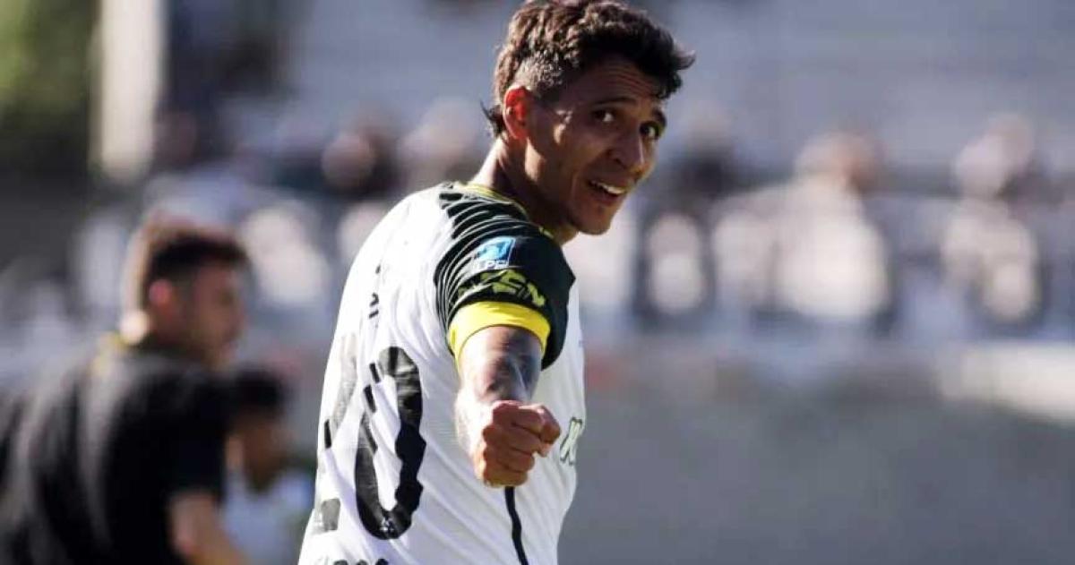 Botta adelantó a Defensa y Justicia ante Riestra