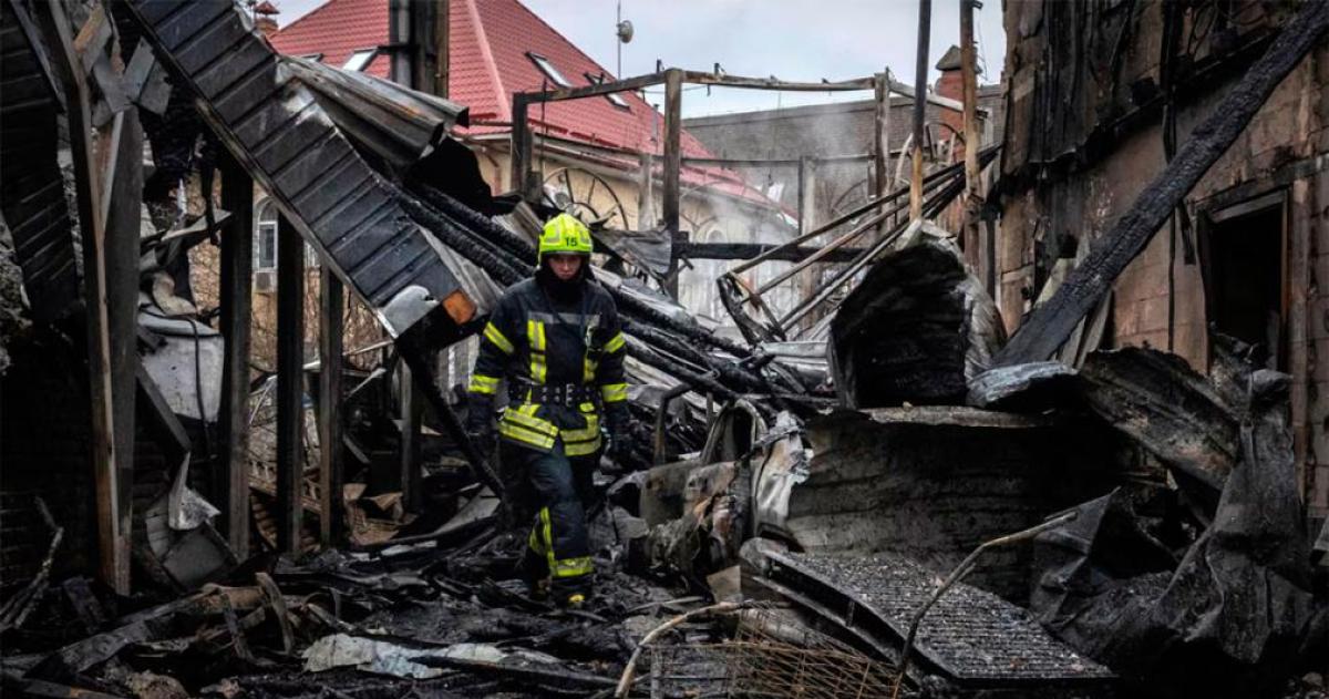 Rusia lanzoacute un misil baliacutestico y 111 drones contra Ucrania tras el anuncio de una tregua energeacutetica promovida por Estados Unidos