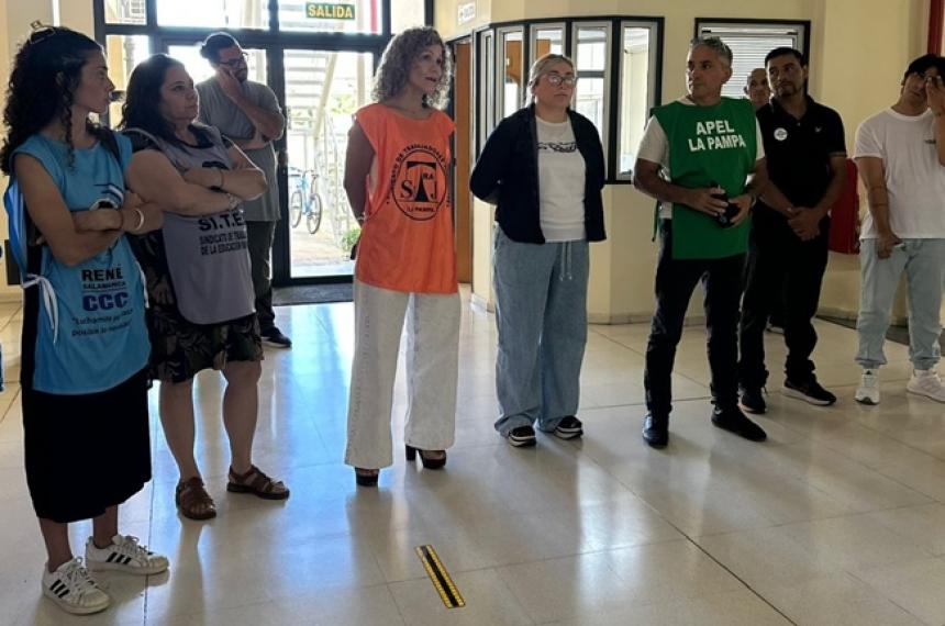 Los representantes de la Intersindical encabezaron la asamblea