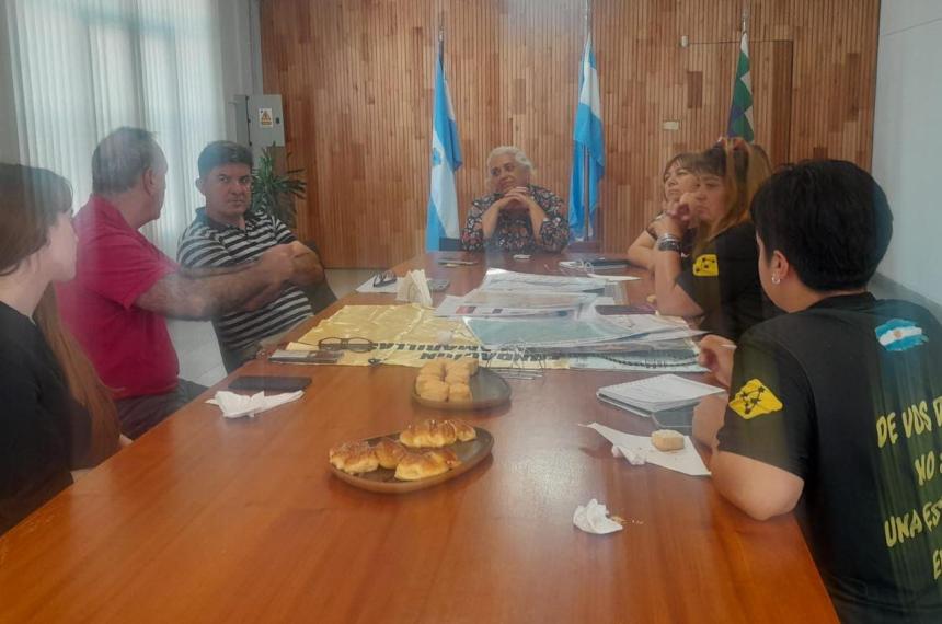 Estrellas Amarillas con autoridades de Anguil