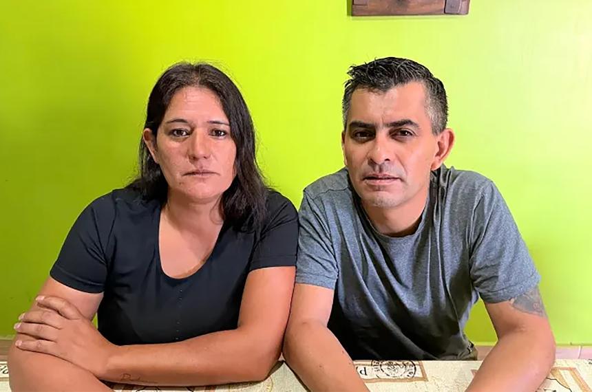 Marisol Rojas (familiar de los abuelos) y el abogado Gastón Gonz�lez expusieron el caso RADIO 5