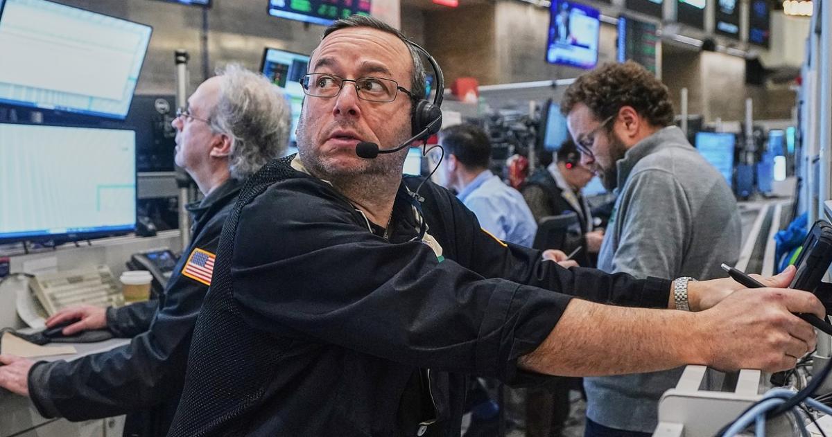 Las acciones argentinas sufrieron el golpe de la caída global y los ruidos locales