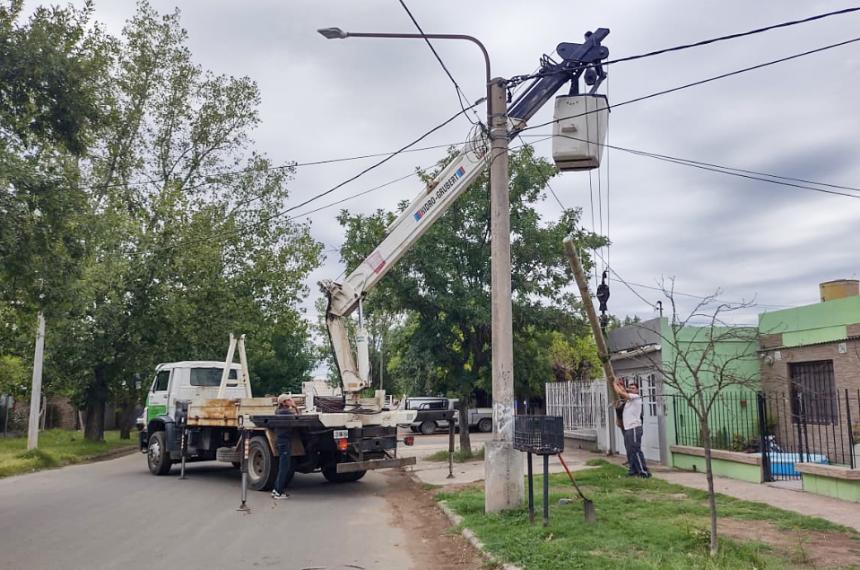 El municipio santarrosentildeo avanza con el retiro de postes ilegales de Clariacuten