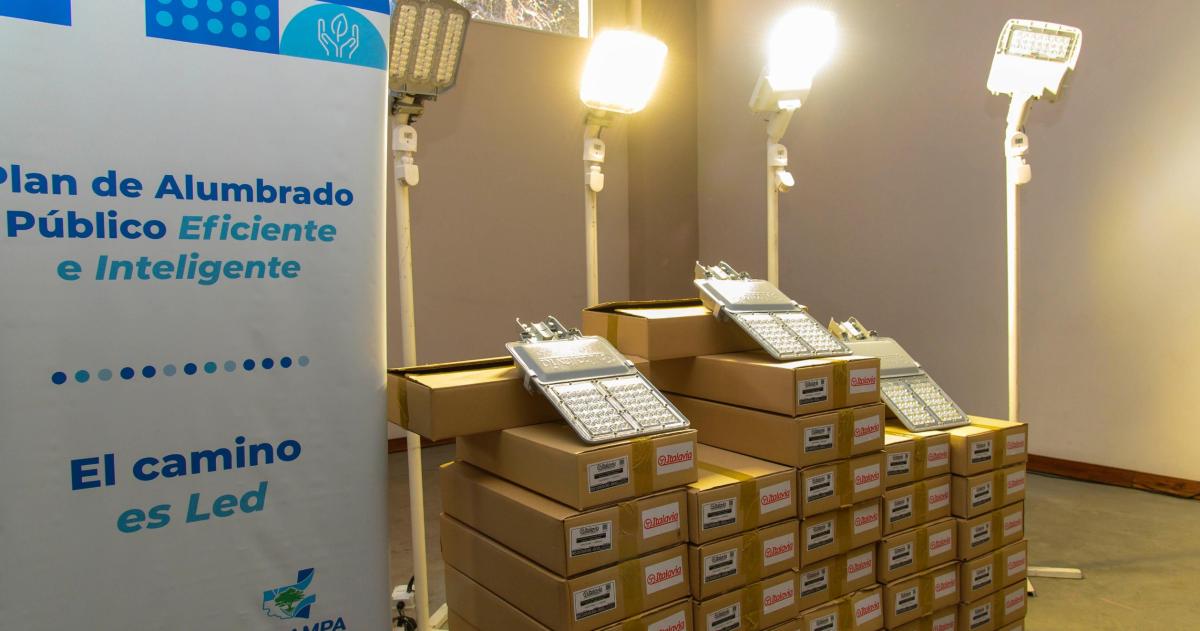 Las luminarias fueron entregadas a la Dirección Provincial de Vialidad