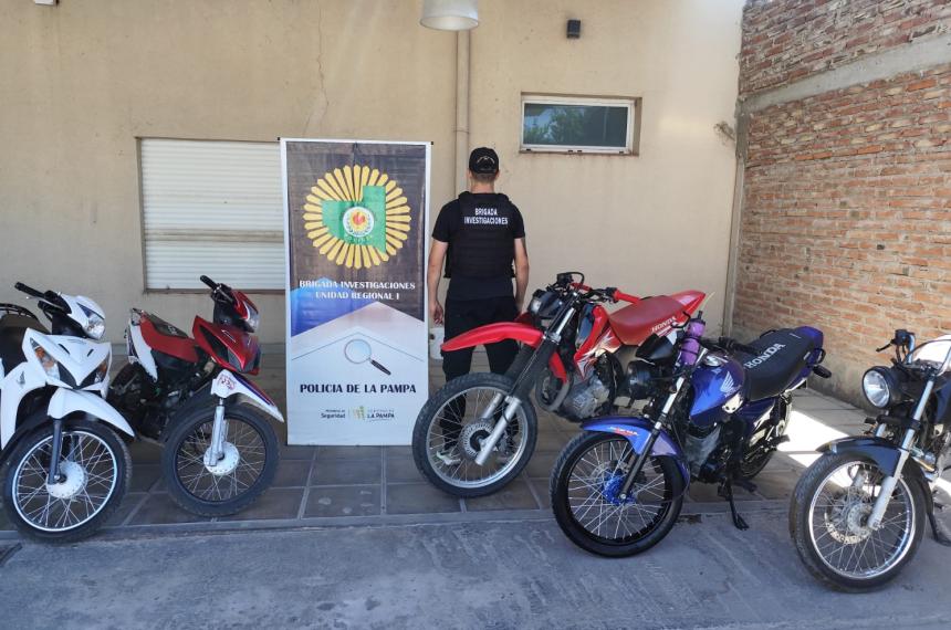 Las motos fueron secuestradas en cinco allanamientos en Santa Rosa