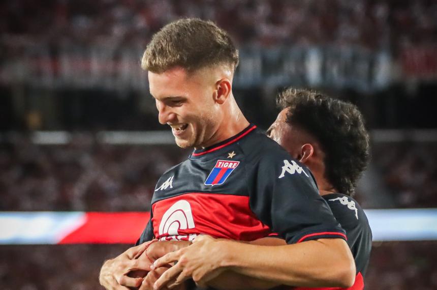 Tigre sorprende a River en el Monumental