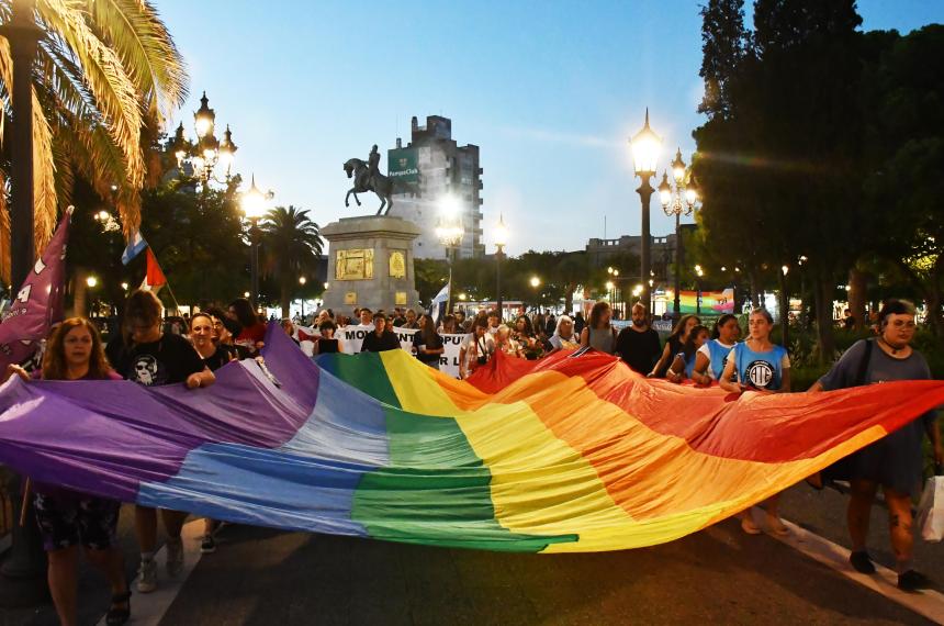 El Frente Orgullo Pampeano marchoacute contra consignas antifascista y antirracista en Santa Rosa