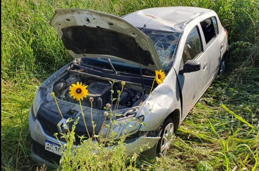 Los ocupantes de la Sandero sufrieron lesiones leves
