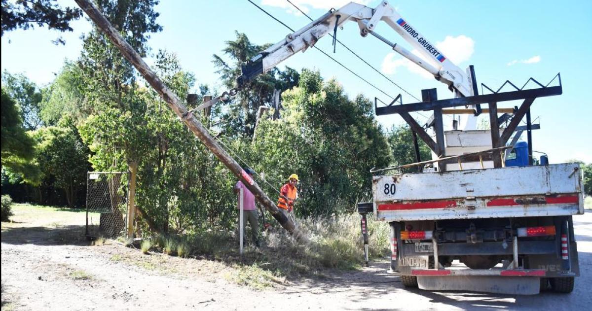 Nuevos cortes para sacar postes ilegales