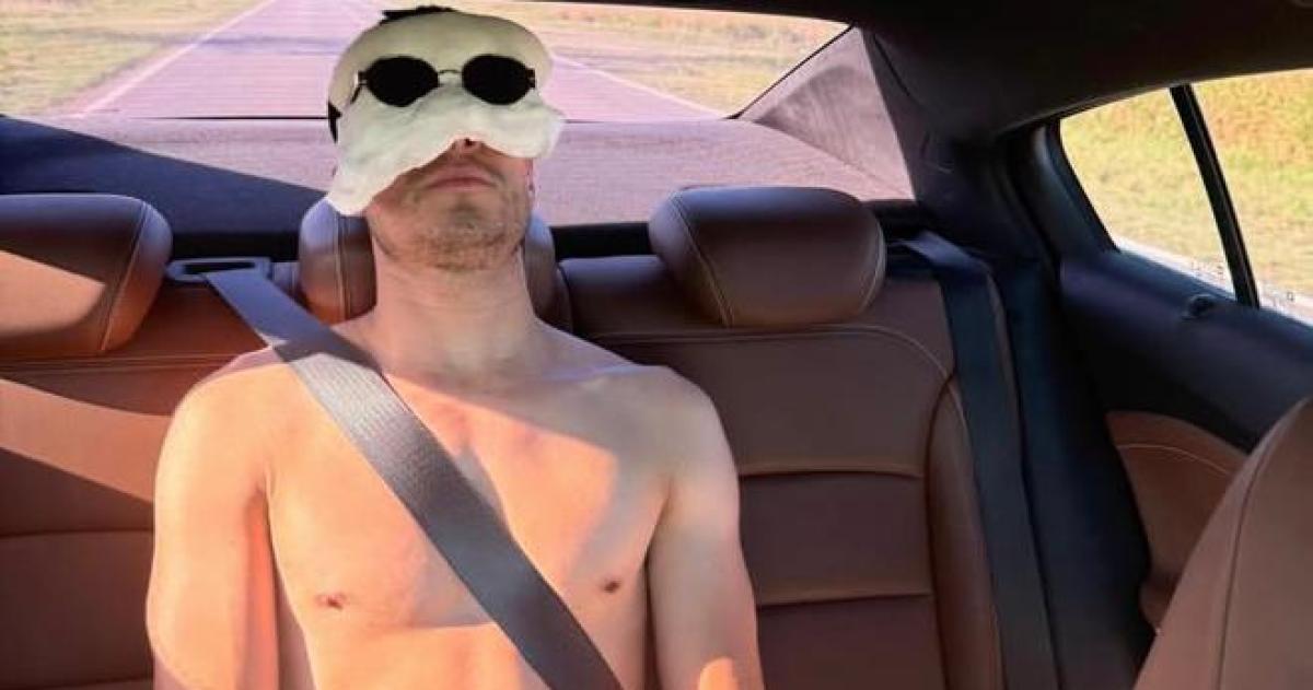 Enzo tuvo que tomar un vehículo de aplicación por sus propios medios hacia Córdoba Capital