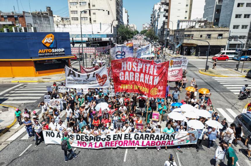 Organizaciones sociales marchan al Congreso en reclamo contra la reforma laboral