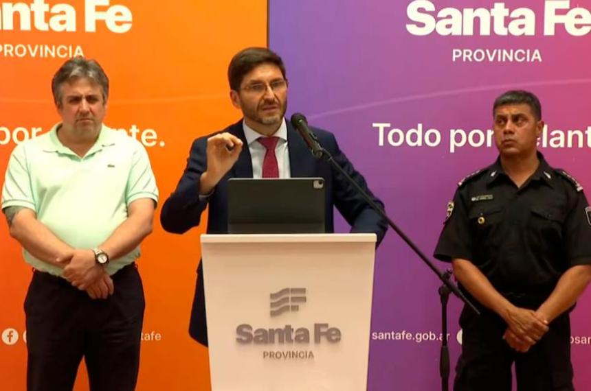 Pullaro anuncioacute una suba salarial y la Policiacutea de Santa Fe levantoacute el paro en Rosario