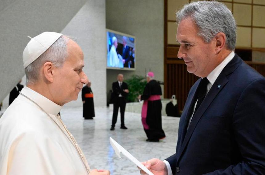 Milei invitoacute al papa Leoacuten XIV a visitar la Argentina con una carta entregada por el canciller Quirno