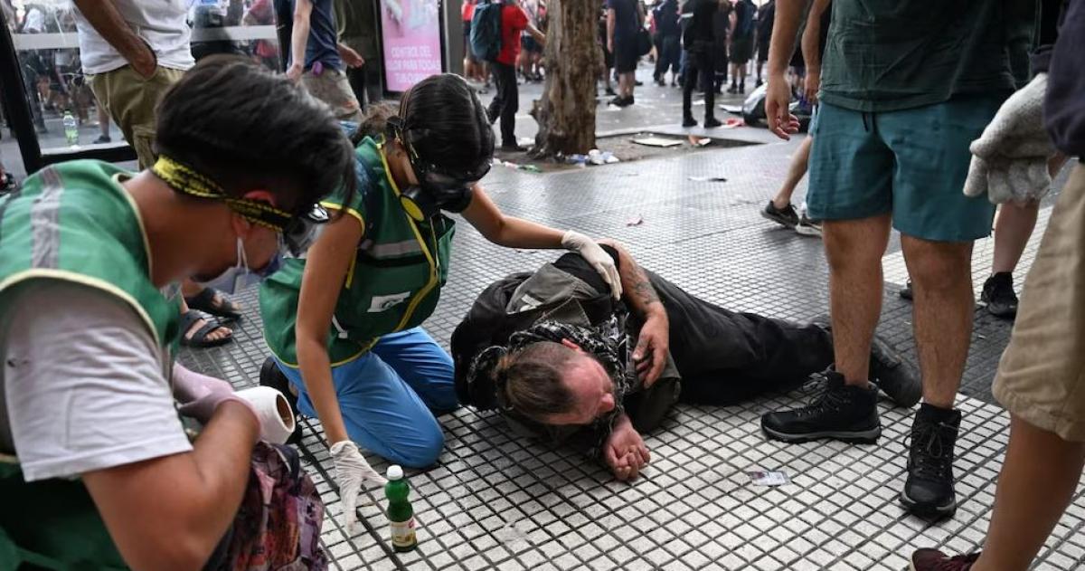 Hay varios detenidos en los incidentes en el Congreso donde se debate la reforma laboral