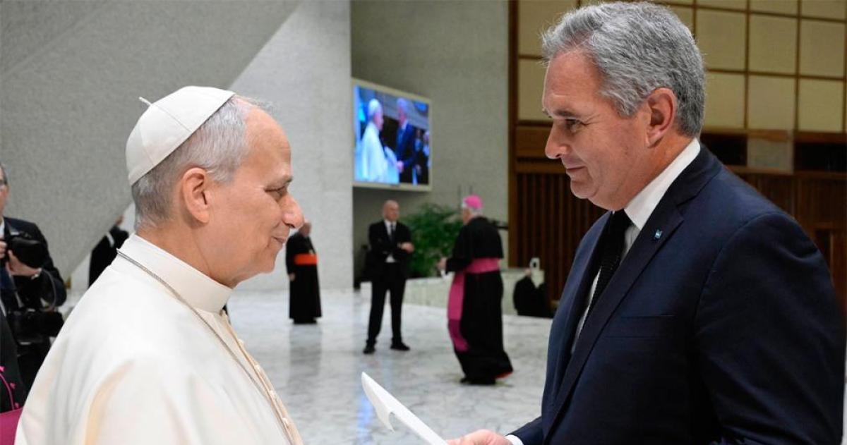 Milei invitoacute al papa Leoacuten XIV a visitar la Argentina con una carta entregada por el canciller Quirno