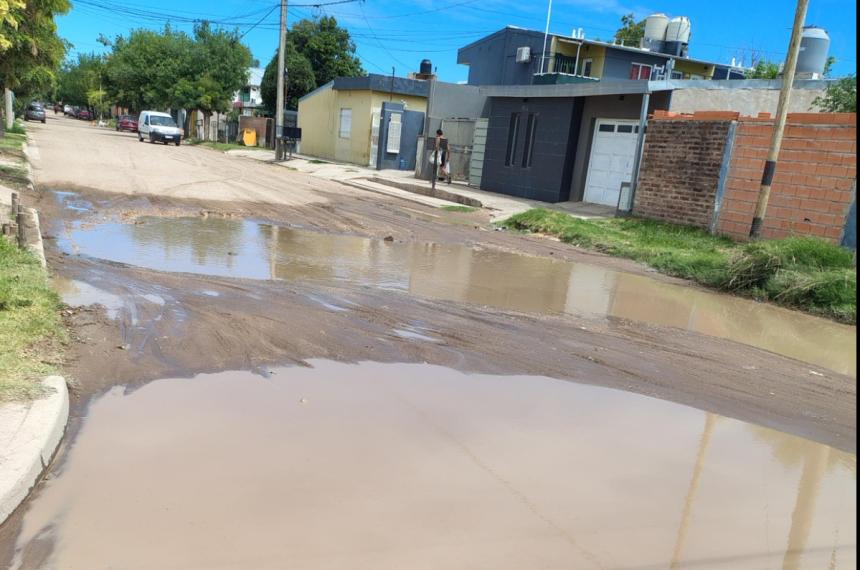 La calle Bernasconi otra vez intransitable- un olvido que indigna a los vecinos