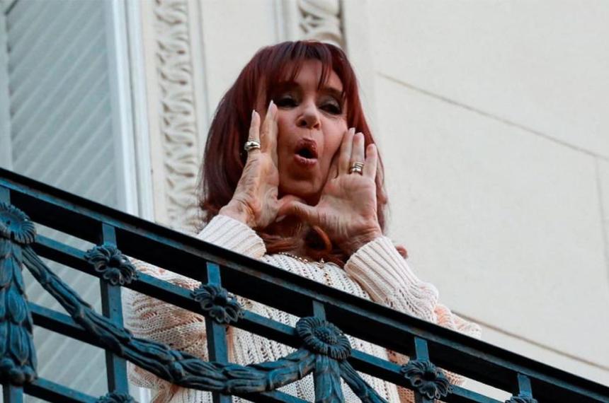 La Caacutemara previsional restituyoacute a Cristina Fernaacutendez la pensioacuten de Neacutestor Kirchner y dejoacute firme la baja de su jubilacioacuten de expresidenta
