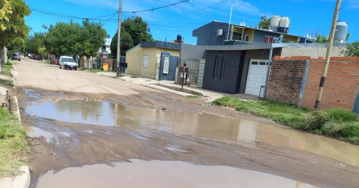 La calle Bernasconi otra vez intransitable- un olvido que indigna a los vecinos