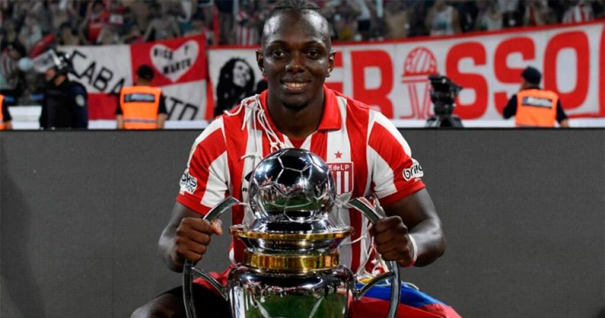 Athletico Paranaense volvioacute a la carga por Cetreacute y le mete presioacuten a Boca en la negociacioacuten