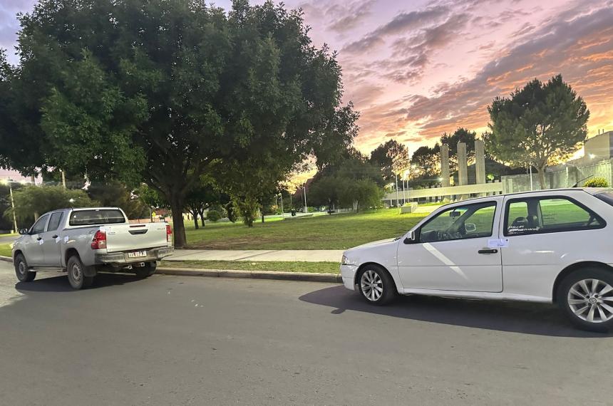 Los dos vehículos secuestrados por la policía