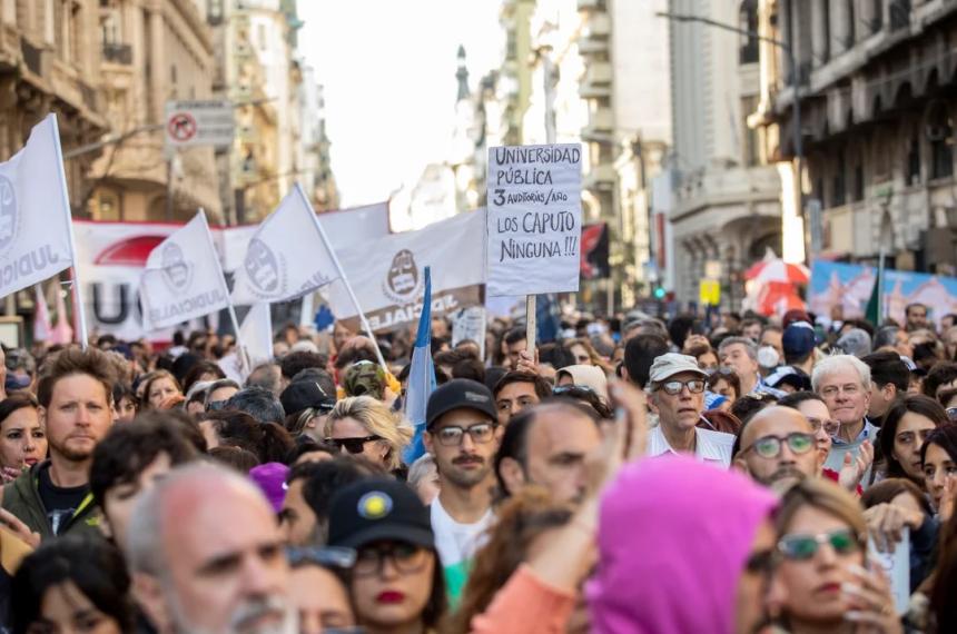 Protestas contra el veto a la Ley de Financiamiento Universitario