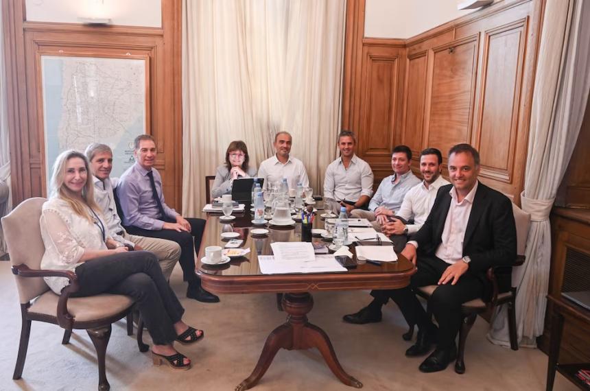 La reunión de Mesa Política con Karina Milei Luis Caputo Diego Santilli Patricia Bullrich Lule Menem Martín Menem Santiago Caputo Ignacio Devitt y Manuel Adorni