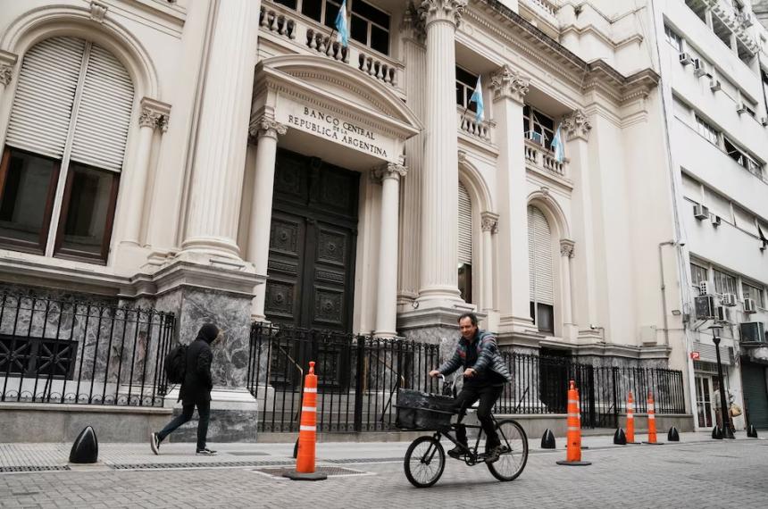 El BCRA logró encadenar 30 jornadas seguidas con saldo comprador