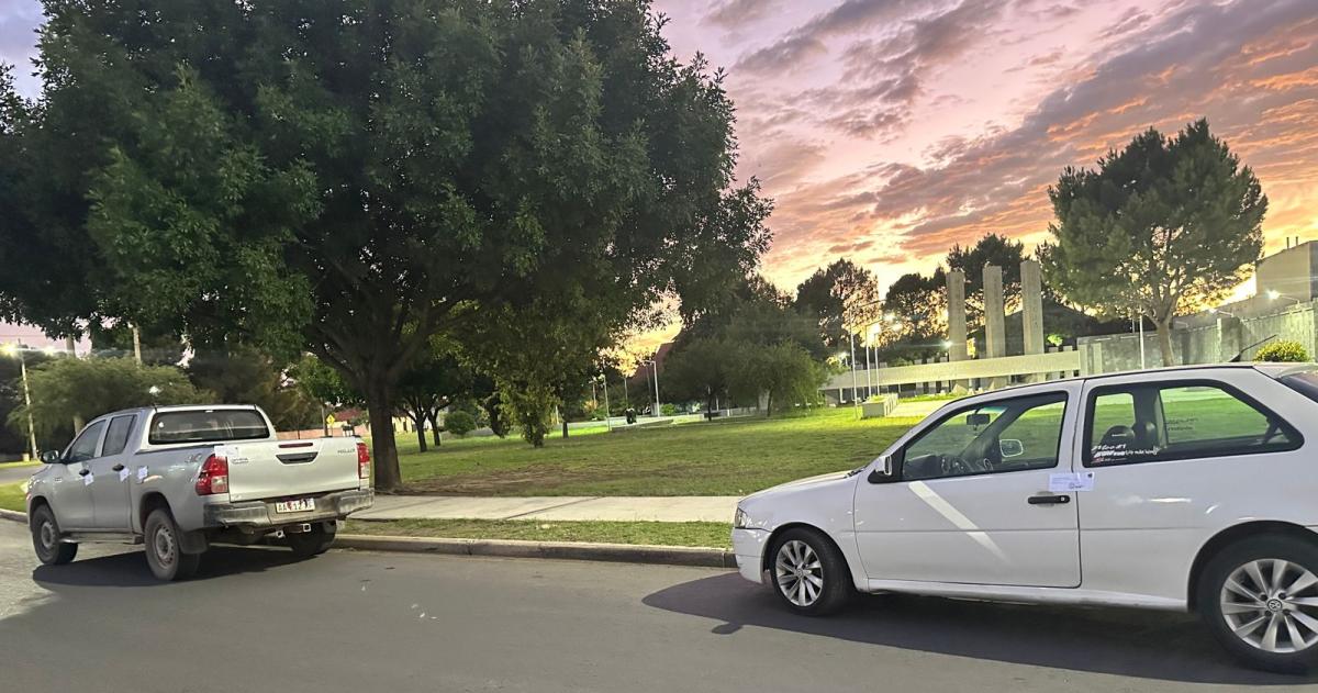 Los dos vehículos secuestrados por la policía