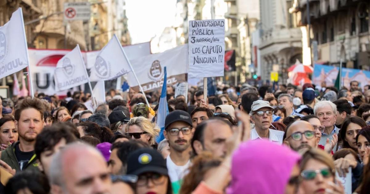 Protestas contra el veto a la Ley de Financiamiento Universitario