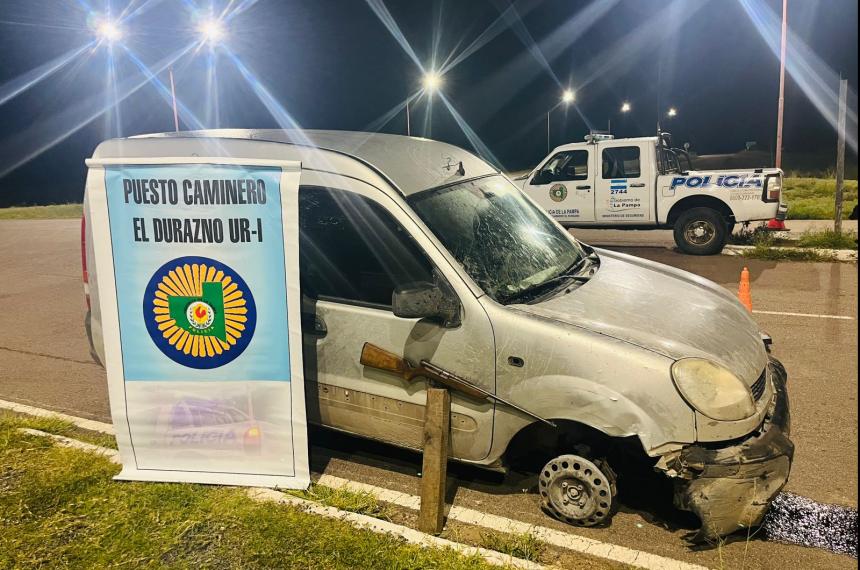 El vehículo secuestrado sin uno de sus neum�ticos