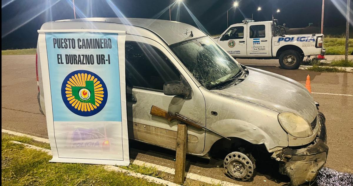 El vehículo secuestrado sin uno de sus neum�ticos