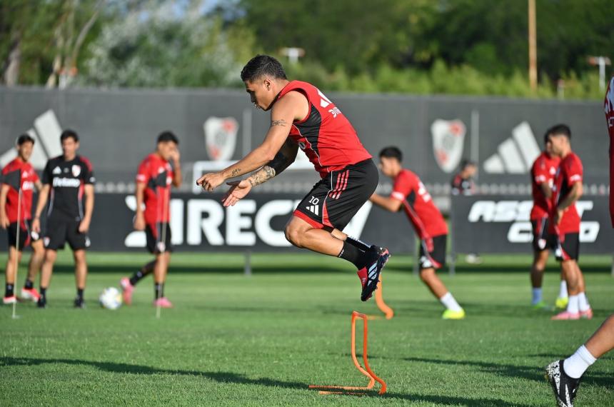 Juanfer tiene que aparecer para darle f�tbol a River