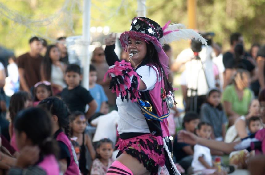 Los murgueros piquenses dieron un colorido espect�culo