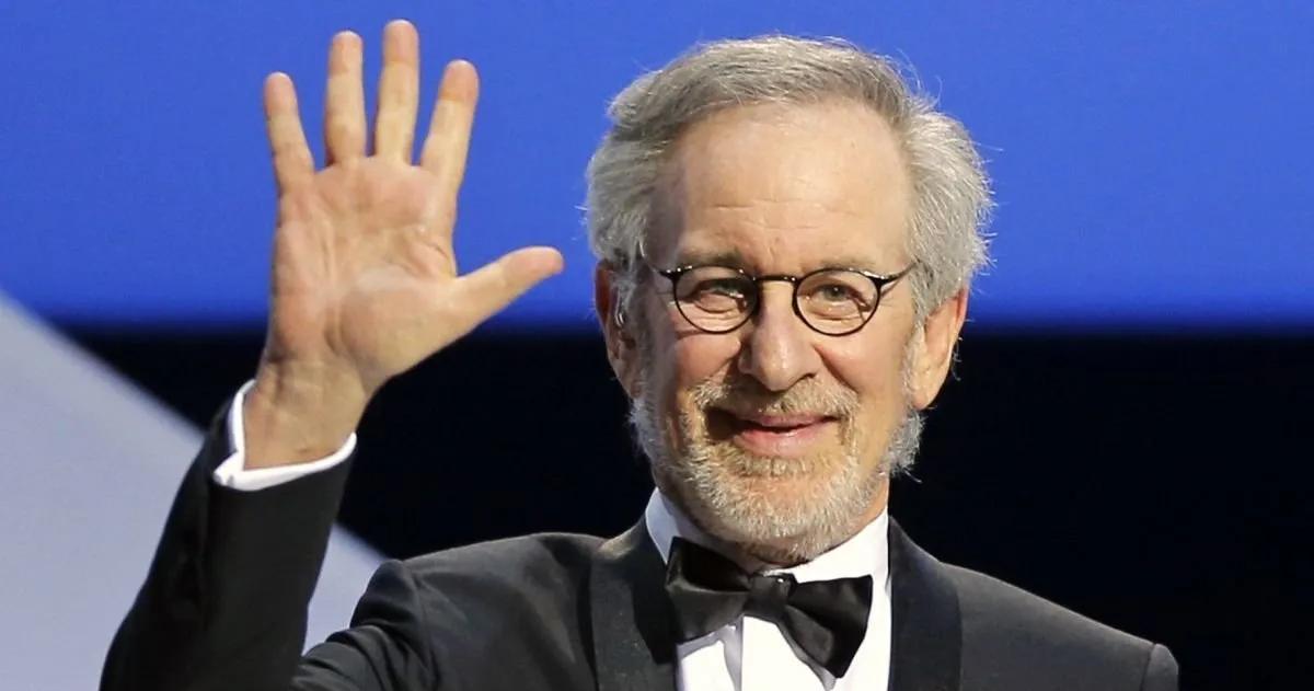 Steven Spielberg es productor ejecutivo en Los dinosaurios