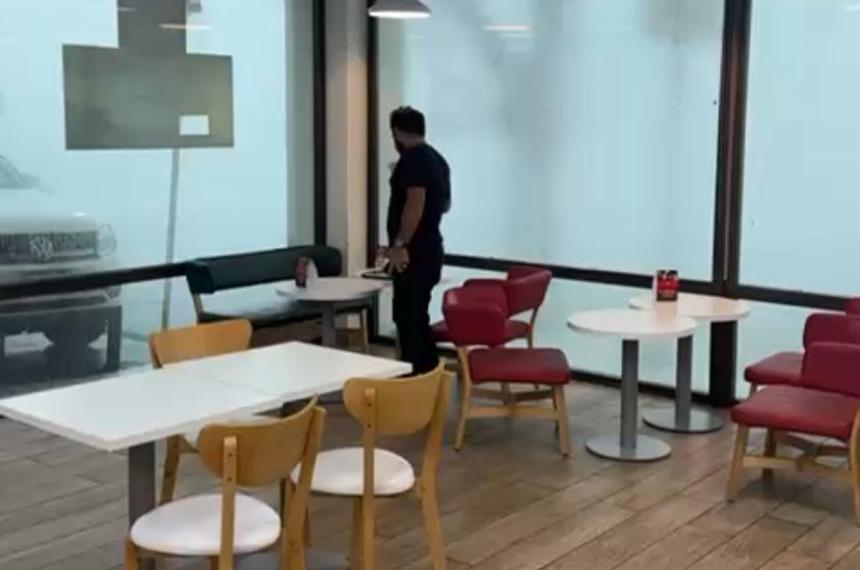 Impactante- asiacute se vio desde adentro de la Shell el avance del viento huracanado