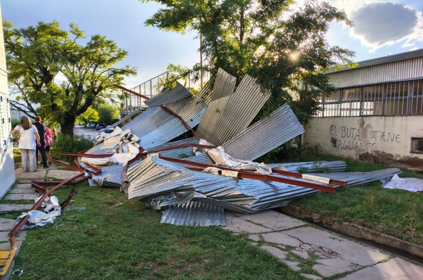 Durante el tornado soplaron vientos de m�s de 100 kilómetros